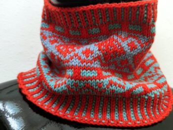 Three-color Fair Isle Cowl